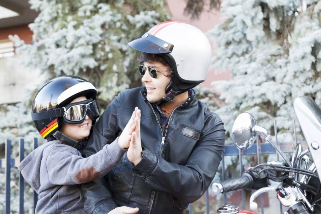 Les précautions à prendre avant un long trajet moto avec un enfant