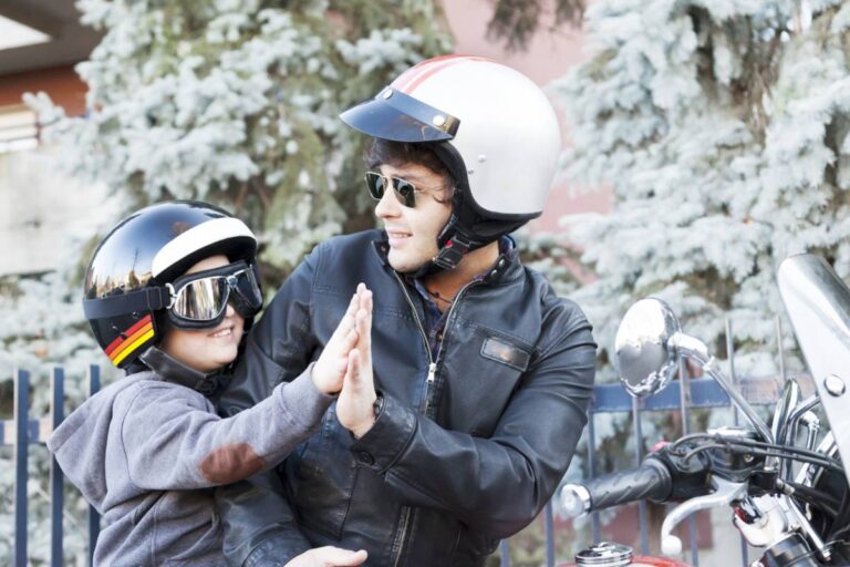 Les précautions à prendre avant un long trajet moto avec un enfant